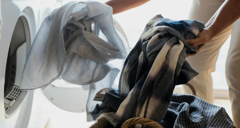 Joe lämnade jobbet – nu tvättar han hemlösas kläder i Philadelphia