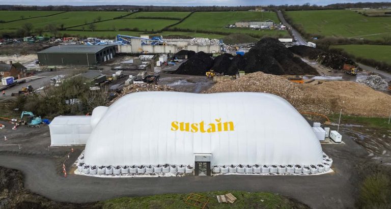 Soptippen utanför London odlar grönsaker på metangas