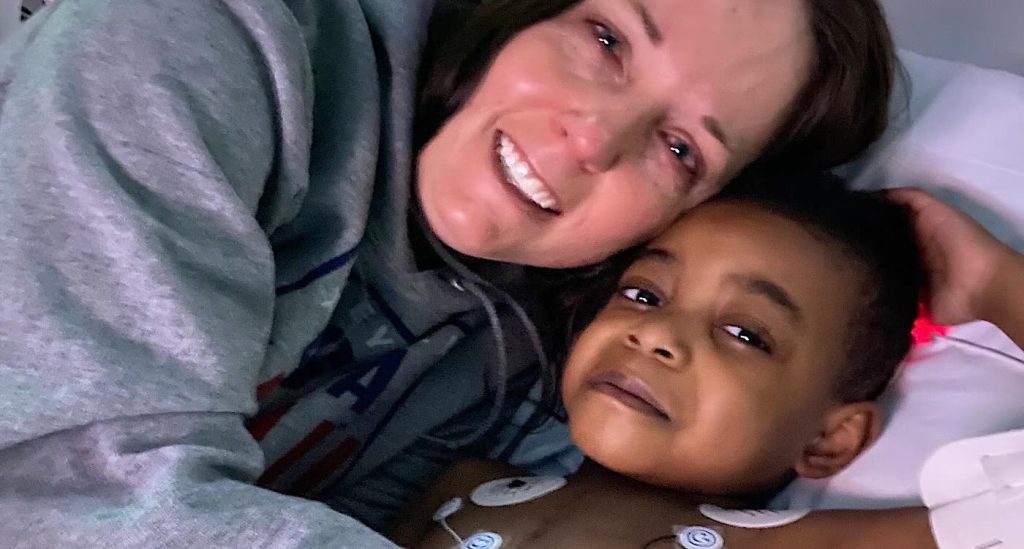 Läkaren adopterade hjärtpatienten True, 4 – alla syskonen fick hem