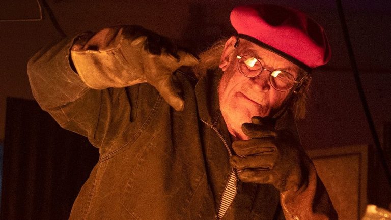 Bertil Vallien gjuter sin största glasbåt i Kosta