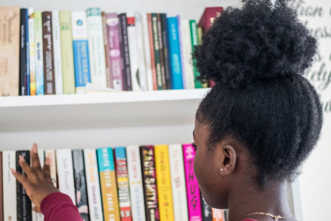 Book Fairies delar ut 25 000 böcker till barn i New York