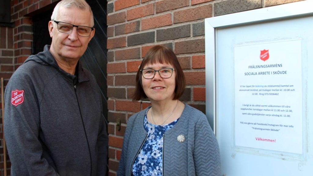 Joakim och Annika hjälper folk ur ekonomisk knipa