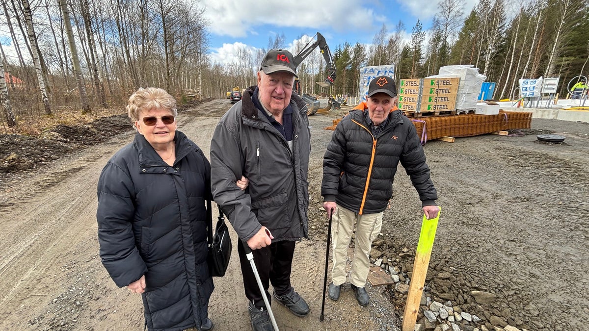 Mona, Lars och Bengt flyttar in som grannar i Liatorp