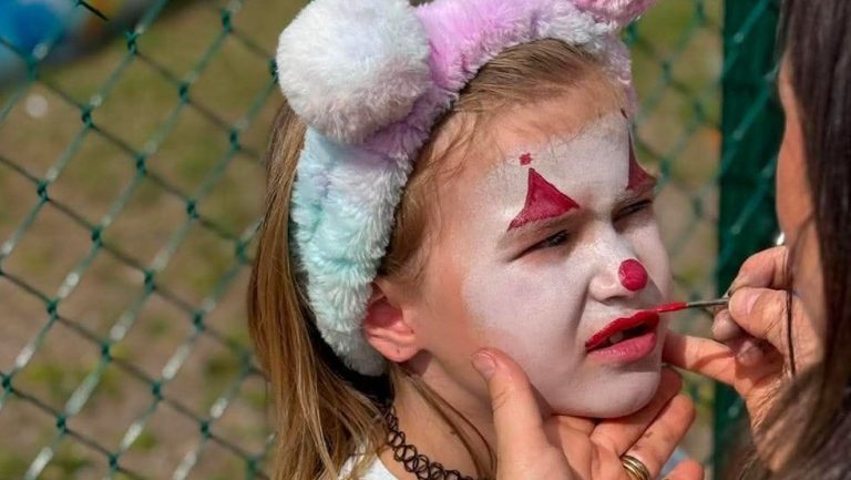 Gratis barnfest i Rudskoga lockade 450 besökare