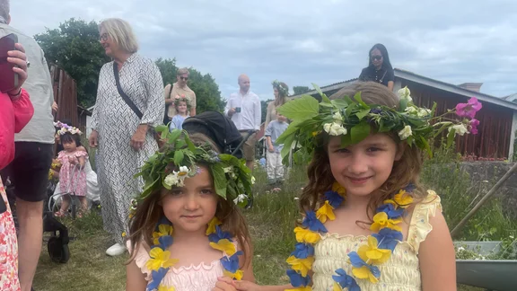Maria och Julia dansade runt stången i Oxelösund