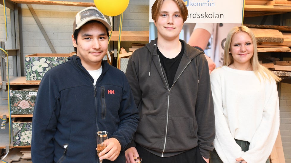 Wahid, Jakob och Maya fick slöjdstipendium på Hofgårdsskolan