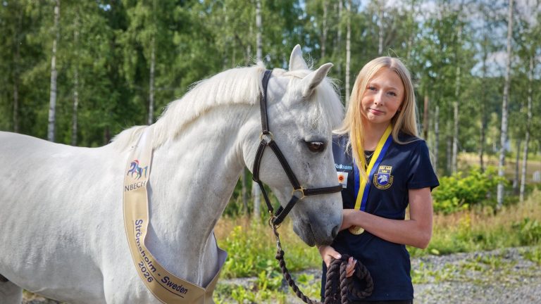 Juni, 14, och hästen Joe red hem nordiskt lagguld