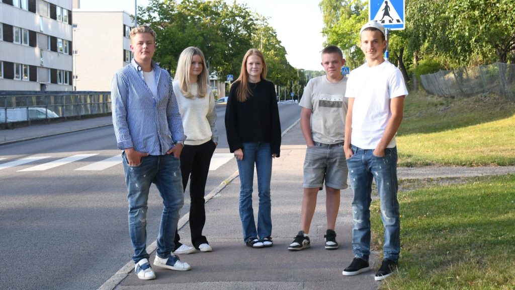 A-traktorungdomar hjälpte man som ramlat i Arvika
