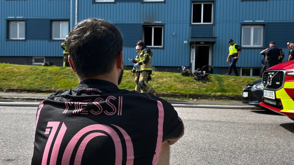 Khaled hjälpte mamma och son undan branden
