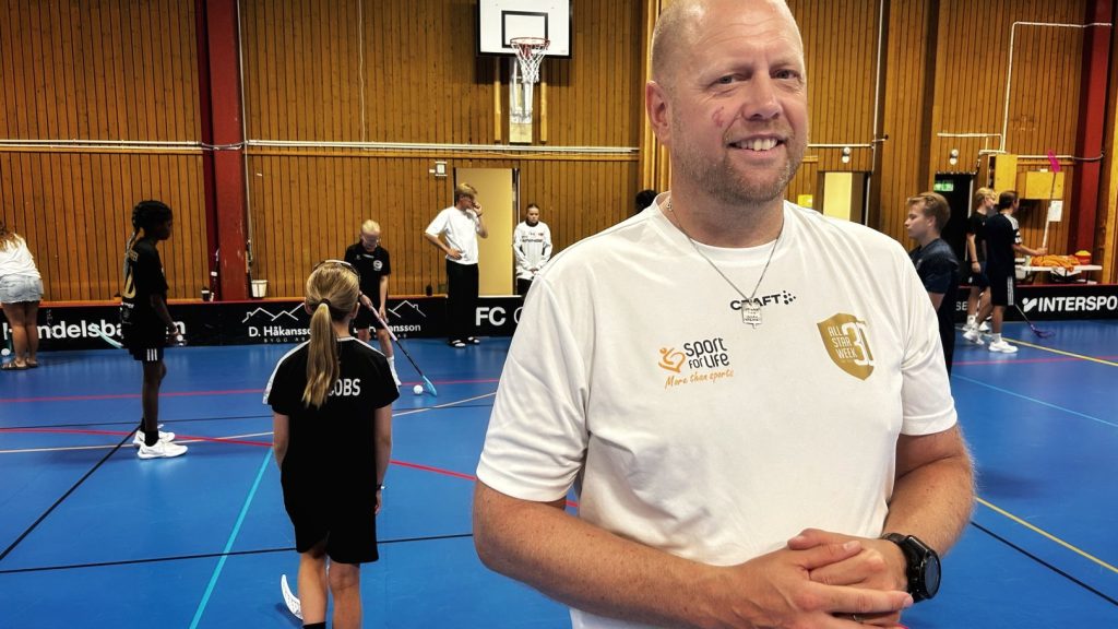 Viktor hyllas efter 27 år som ungdomsledare