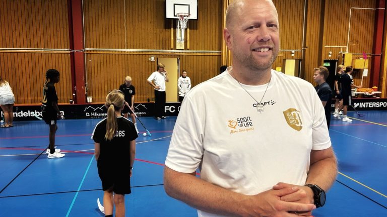 Viktor hyllas efter 27 år som ungdomsledare