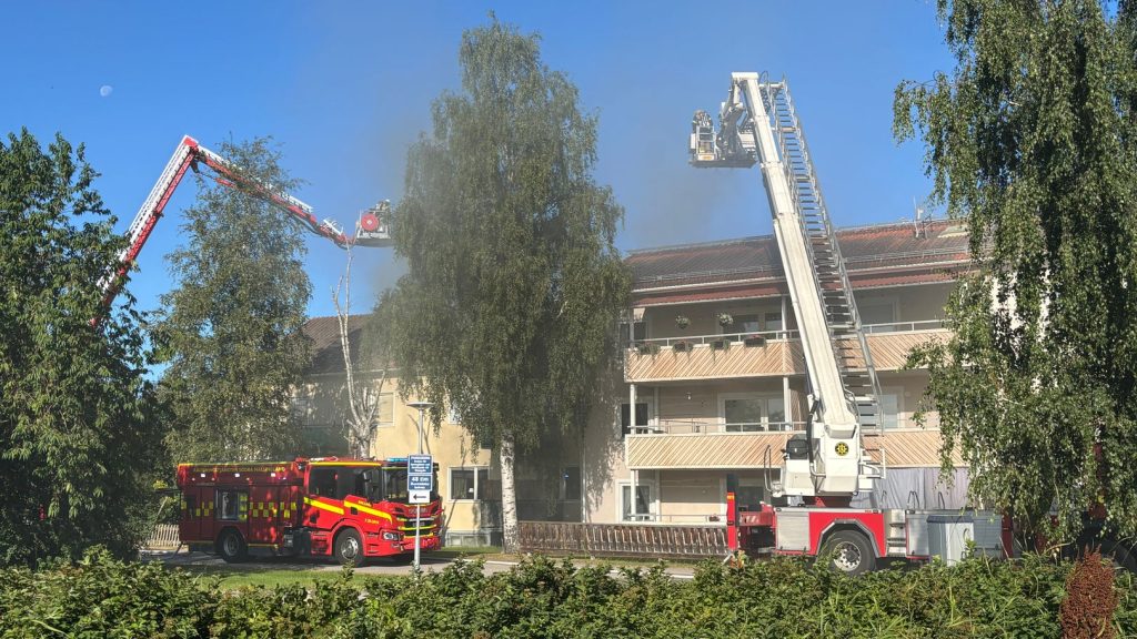 Zana och Mikael hjälpte till vid branden i Edsbyn